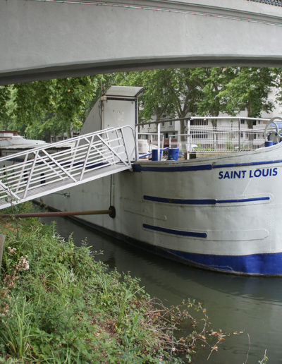 La Péniche Saint Louis à quai avant son départ en cale sèche